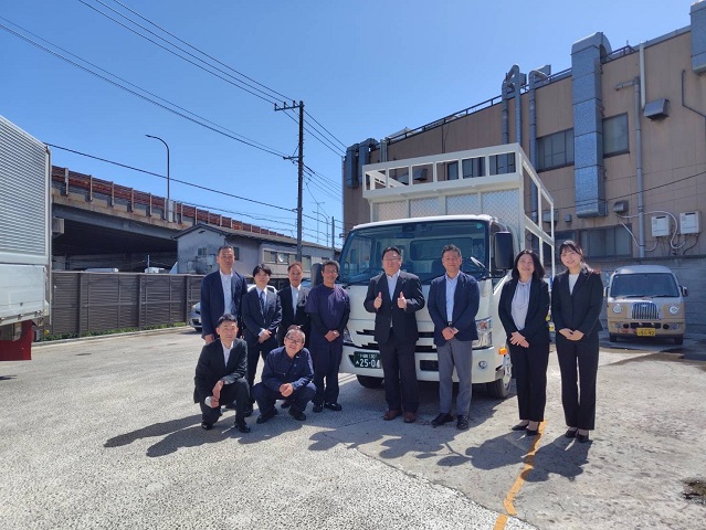 2ｔトラックの新車を納車いたしました